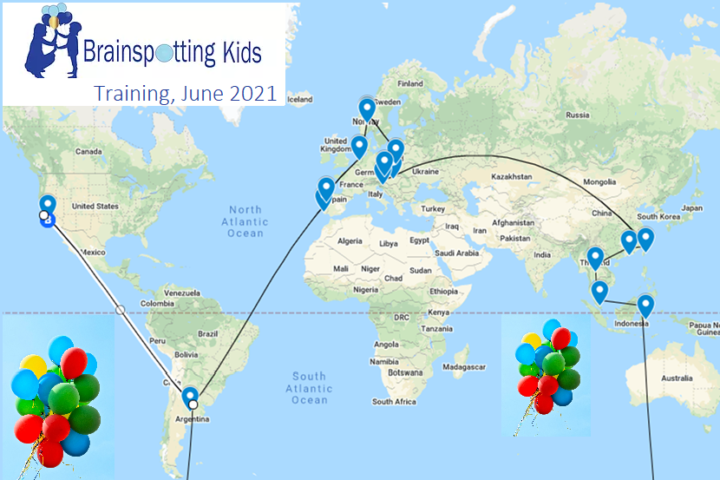 Weltkarte mit markierten Punkten in Südamerika, Europa und Asien - bunte Luftballons im unteren Bildteil und Brainspotting Kids Logo im linken oberen Eck